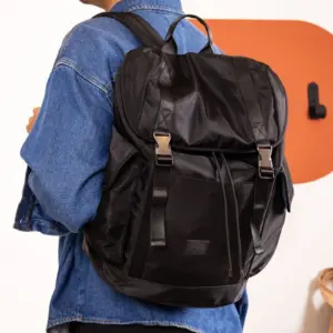 Mochila Laptop Utilitária Preta Metais
